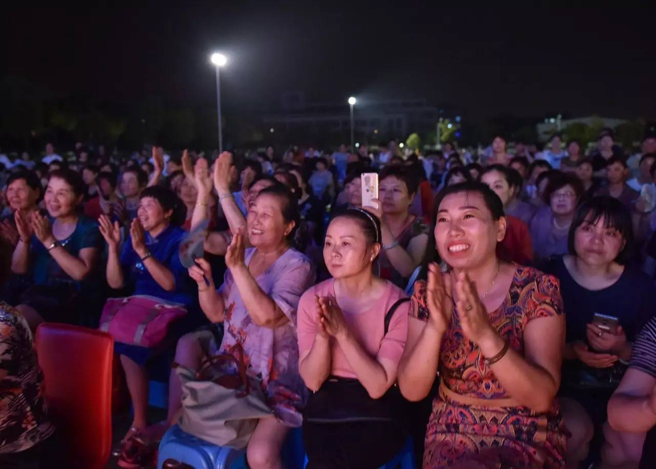 Kaiyun-Rookie在勇士比赛中出色防守,大比分获胜引发热议!观众掌声雷动(rookie最新官方消息)