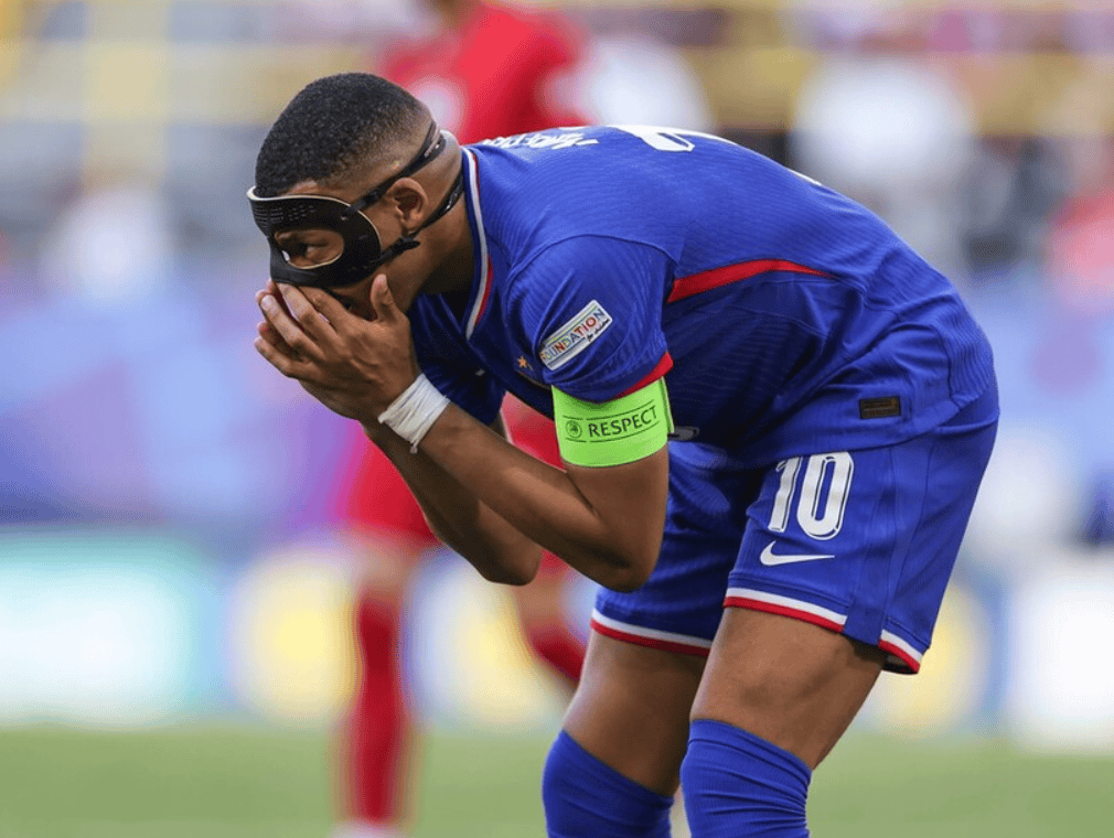 Kaiyun-刷新纪录引发热议！，姆巴佩在西班牙队比赛中出色发挥观众掌声雷动的简单介绍