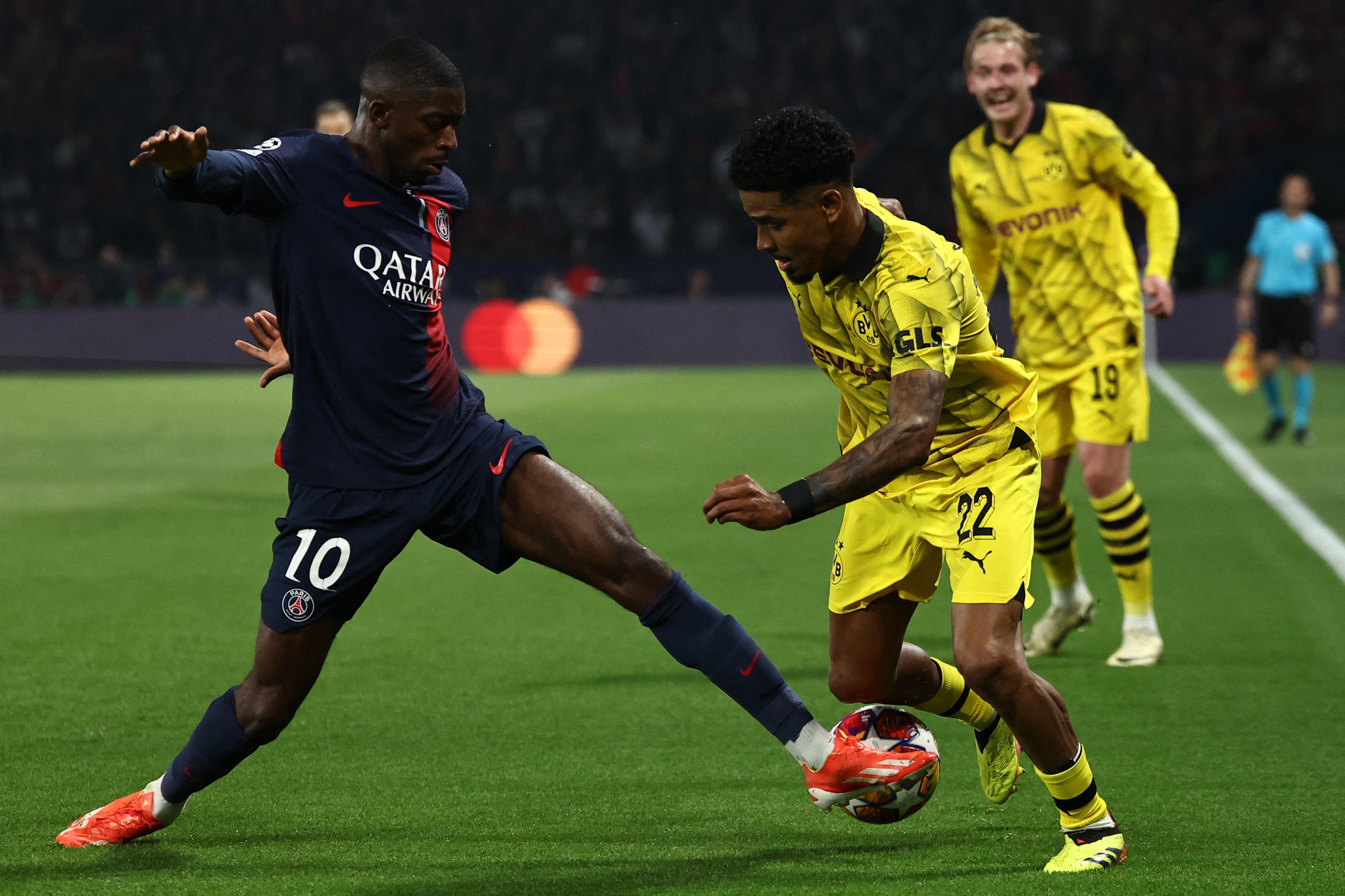 开云娱乐-关于窗口期欧冠焦点战；巴黎圣日耳曼篮板制胜；球迷炸锅；身体对抗强度拉满的信息