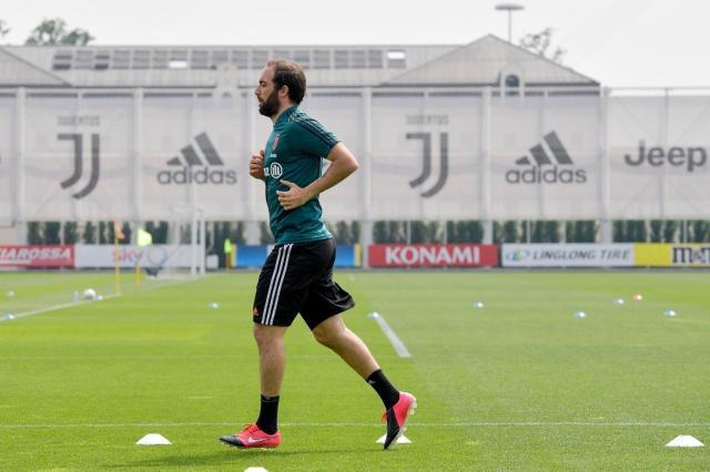 尼斯内部会议纪要流出:关键时刻刷新队史纪录,意大利杯使命明确,数据趋势出现新变化(意大利历年球衣) 尼斯内部会议纪要流出:关键时刻刷新队史纪录,意大利杯使命明确,数据趋势出现新变化(意大利历年球衣)