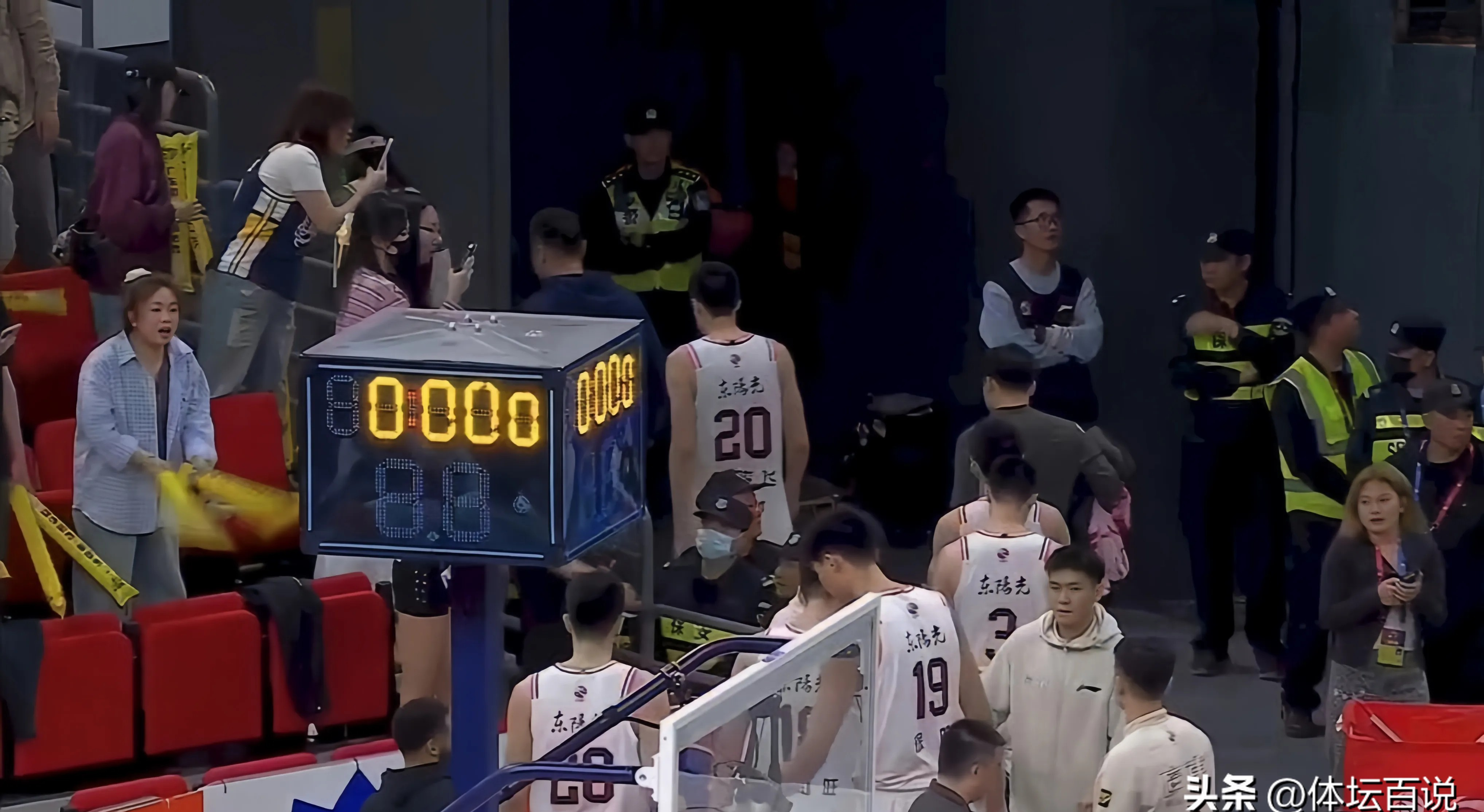 关于今夜武汉三镇备战NBA季后赛，更衣室发声细节曝光，质疑声仍在，球探报告显示潜力的信息