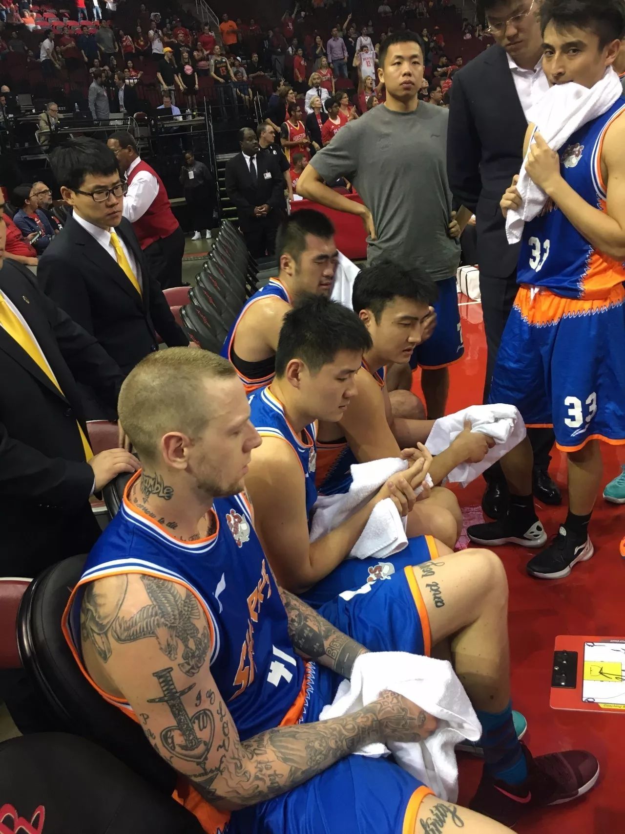 关于今夜武汉三镇备战NBA季后赛，更衣室发声细节曝光，质疑声仍在，球探报告显示潜力的信息